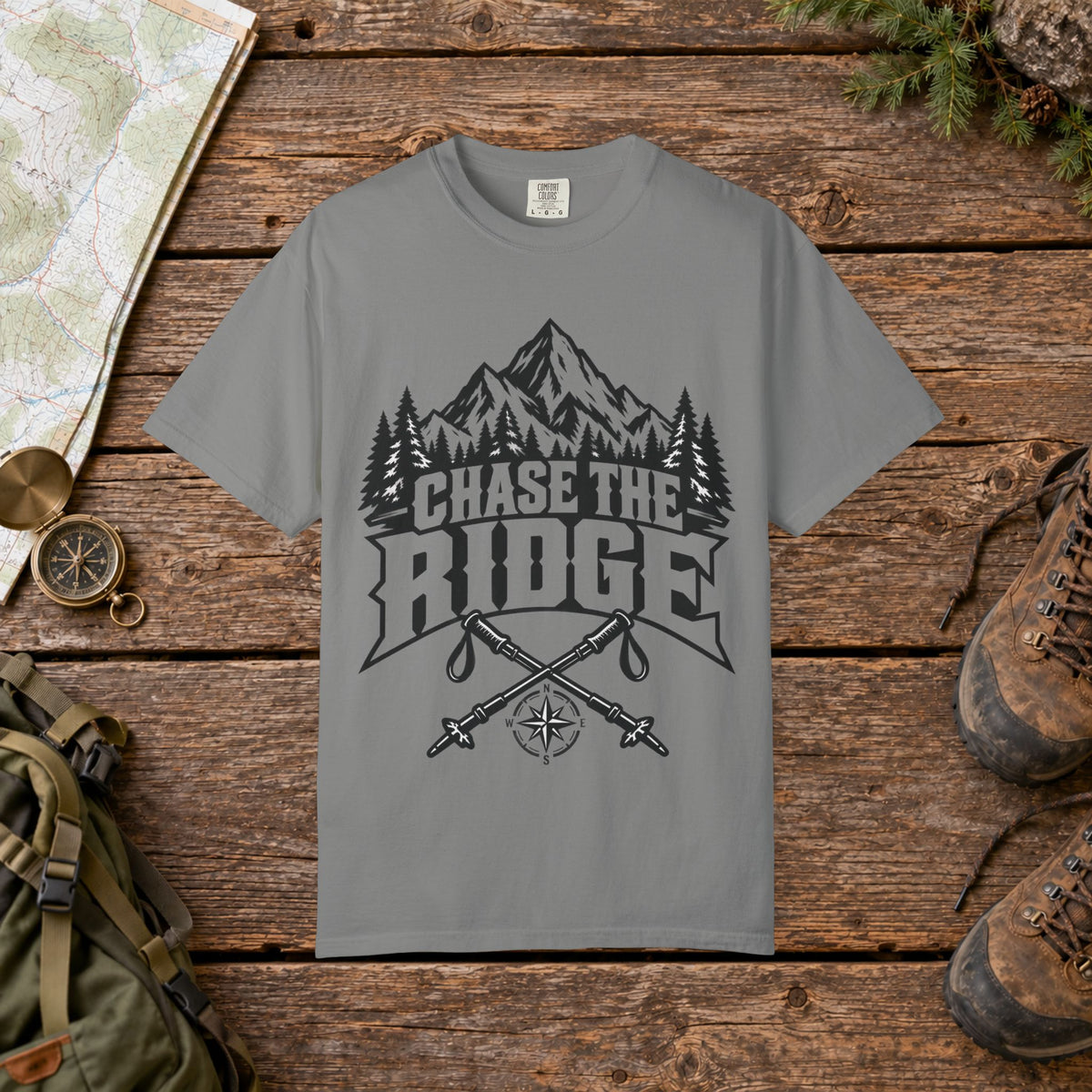 Chase the ridge BW | Vintage Mountain Hiking Tee