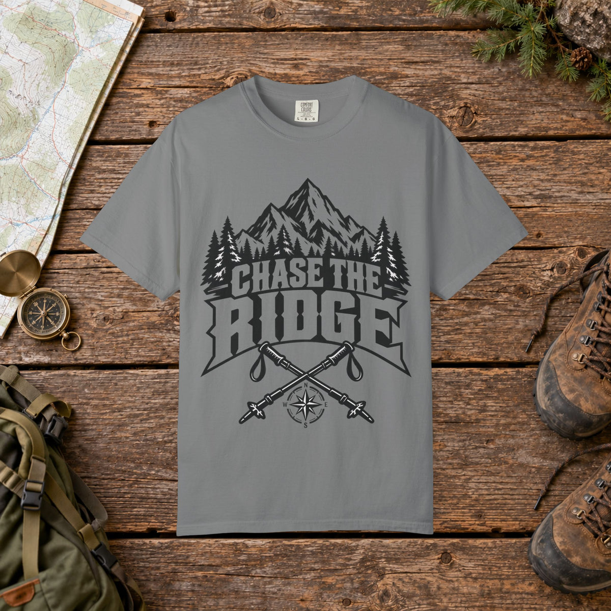 Chase the ridge BW | Vintage Mountain Hiking Tee